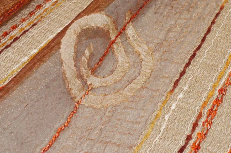 SCAMPOLO ORGANZA STROPICCIATA CON APPLICAZIONI IN CINIGLIA