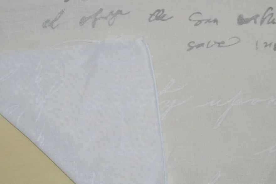 TENDA COLLEZIONE WRITTEN BIANCO/GRIGIO di VIA ROMA 60