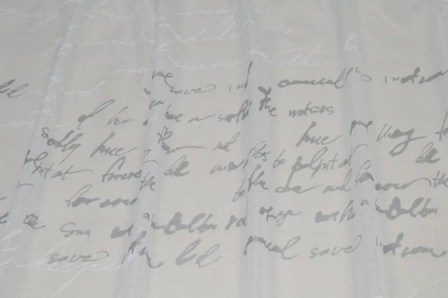 TENDA COLLEZIONE WRITTEN BIANCO/GRIGIO di VIA ROMA 60