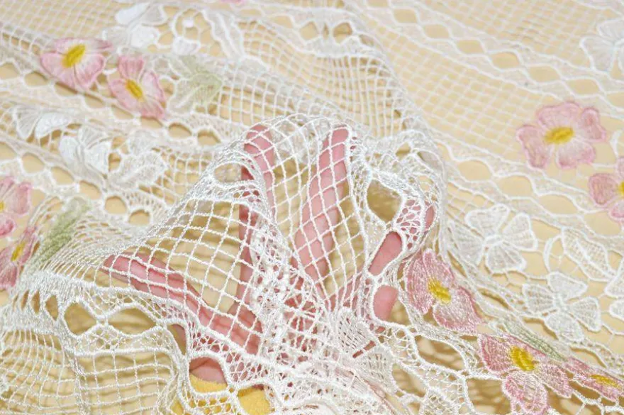 TENDINO IN MACRAME' CON FIORE ROSA