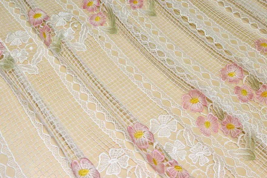 TENDINO IN MACRAME' CON FIORE ROSA