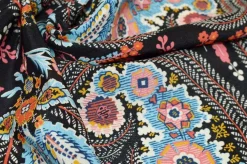 TESSUTO CREPE DE CHINE DISEGNO CASHMERE FONDO NERO