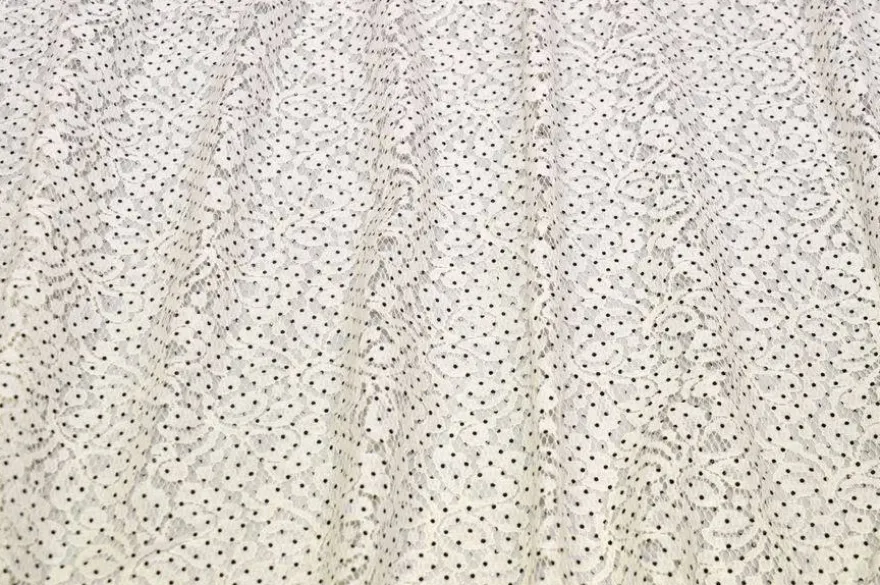 TESSUTO JERSEY DI PIZZO PANNA CON POIS NERI