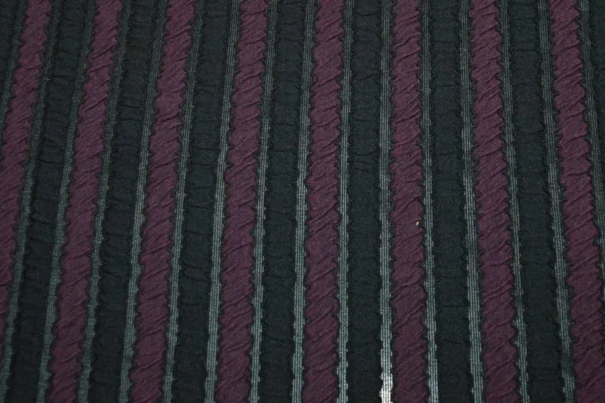 TESSUTO JERSEY NERO A RIGHE COLOR PRUGNA