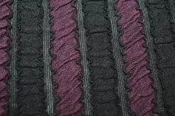 TESSUTO JERSEY NERO A RIGHE COLOR PRUGNA