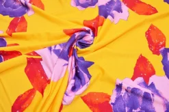 TESSUTO MAGLINA VISCOSA FANTASIA FLOREALE VIOLA FONDO GIALLO