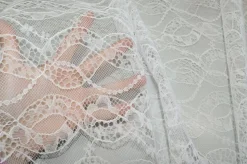 TESSUTO PIZZO CHANTILLY FANTASIA TRECCIA