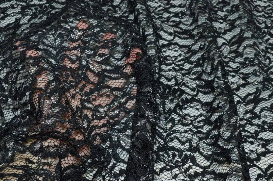TESSUTO PIZZO NERO CON APPLICAZIONI ARGENTO