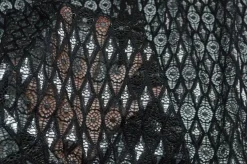 TESSUTO PIZZO ROMBI NERO CON APPLICAZIONI ARGENTO