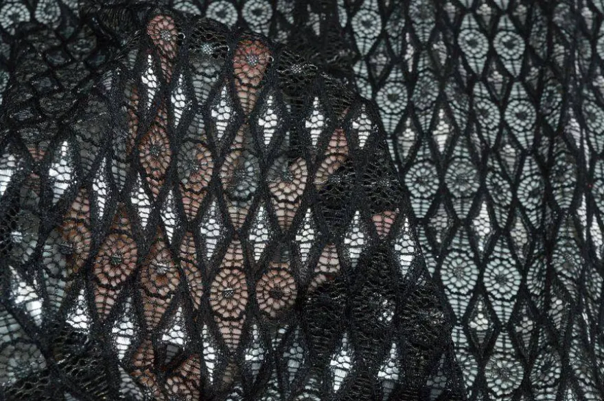TESSUTO PIZZO ROMBI NERO CON APPLICAZIONI ARGENTO