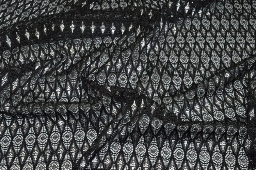 TESSUTO PIZZO ROMBI NERO CON APPLICAZIONI ARGENTO