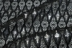 TESSUTO PIZZO ROMBI NERO CON APPLICAZIONI ARGENTO