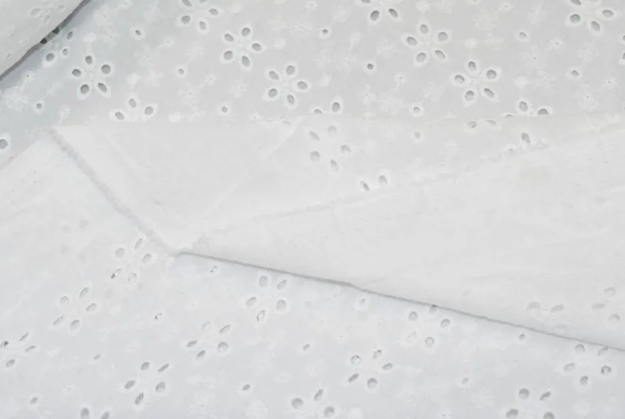 TESSUTO PIZZO SAN GALLO PURO COTONE RICAMO MARGHERITA BIANCO