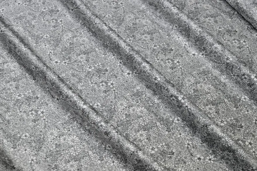 TESSUTO RASATELLO FIORE BIANCO E NERO