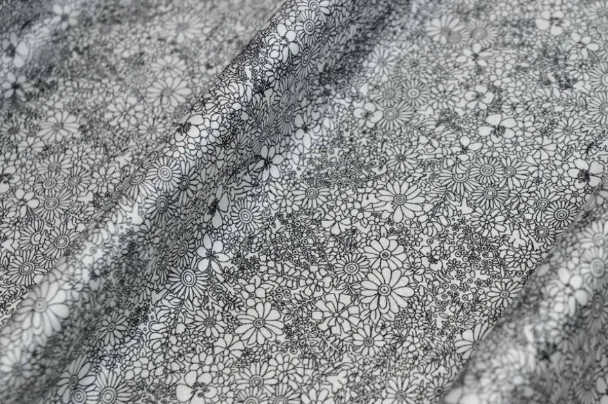 TESSUTO RASATELLO FIORE BIANCO E NERO