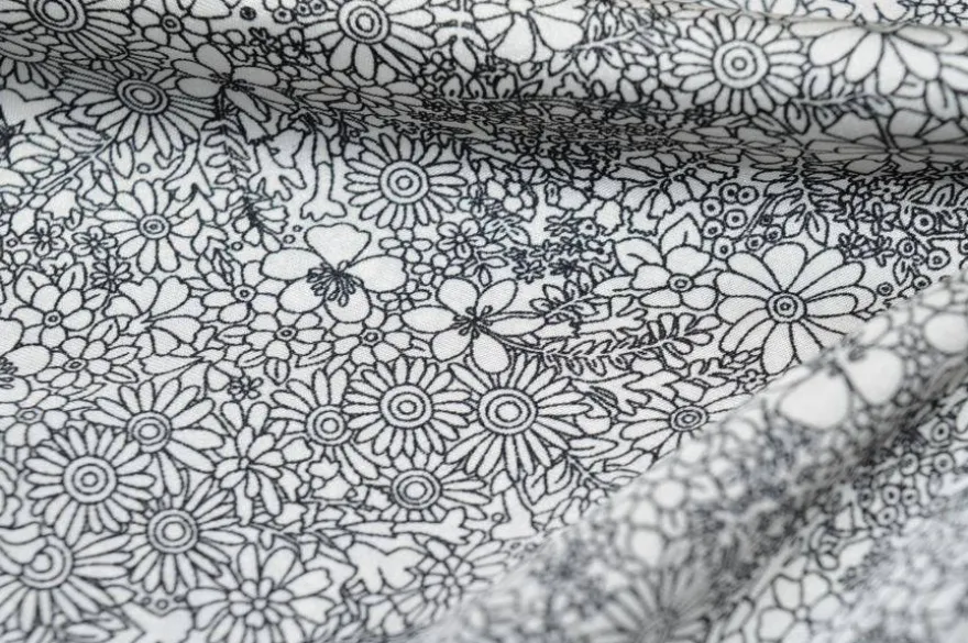 TESSUTO RASATELLO FIORE BIANCO E NERO