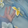TESSUTO TENDA ORGANZA AZZURRA CON APPLICAZIONI FLOREALI
