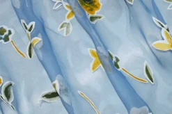 TESSUTO TENDA ORGANZA AZZURRA CON APPLICAZIONI FLOREALI