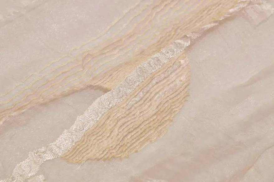 TESSUTO TENDA ORGANZA BEIGE CON APPLICAZIONI IN CINIGLIA