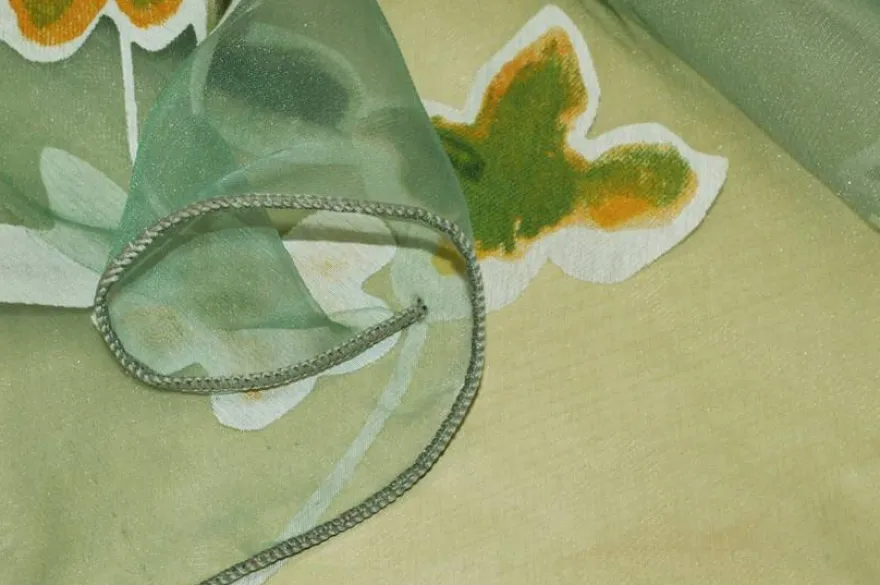 TESSUTO TENDA ORGANZA CON APPLICAZIONI FLOREALI