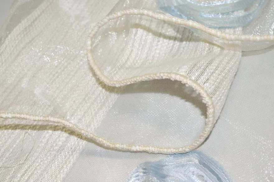 TESSUTO TENDA ORGANZA CON APPLICAZIONI AZZURRE