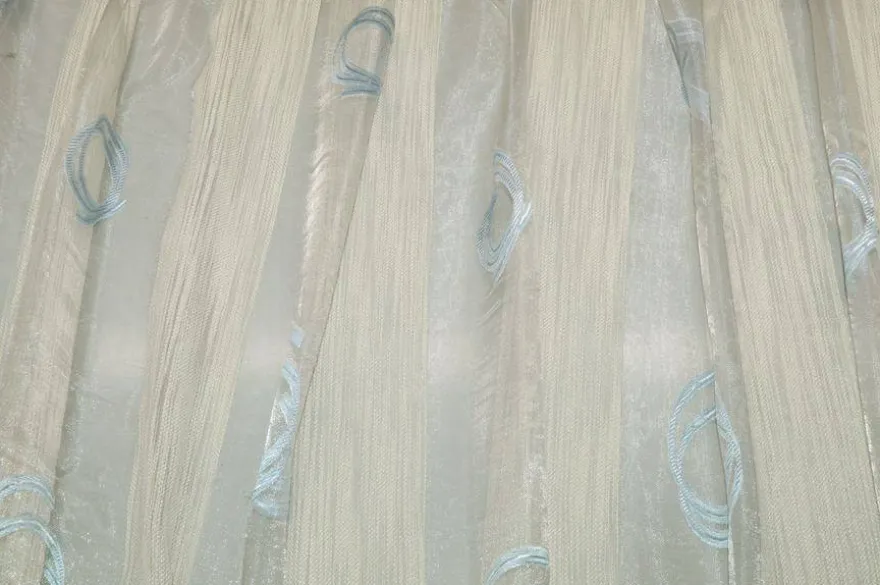 TESSUTO TENDA ORGANZA CON APPLICAZIONI AZZURRE