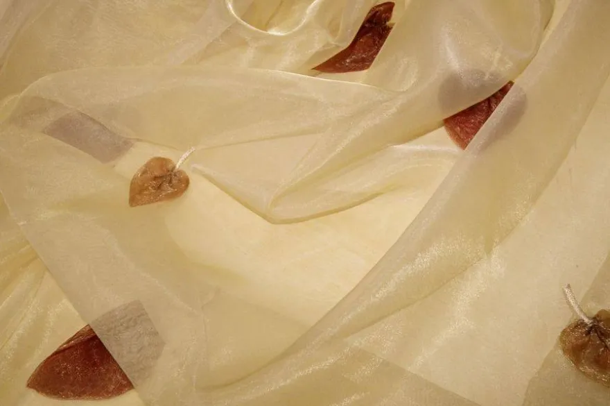TESSUTO TENDA ORGANZA CON APPLICAZIONE FOGLIA IN RILIEVO