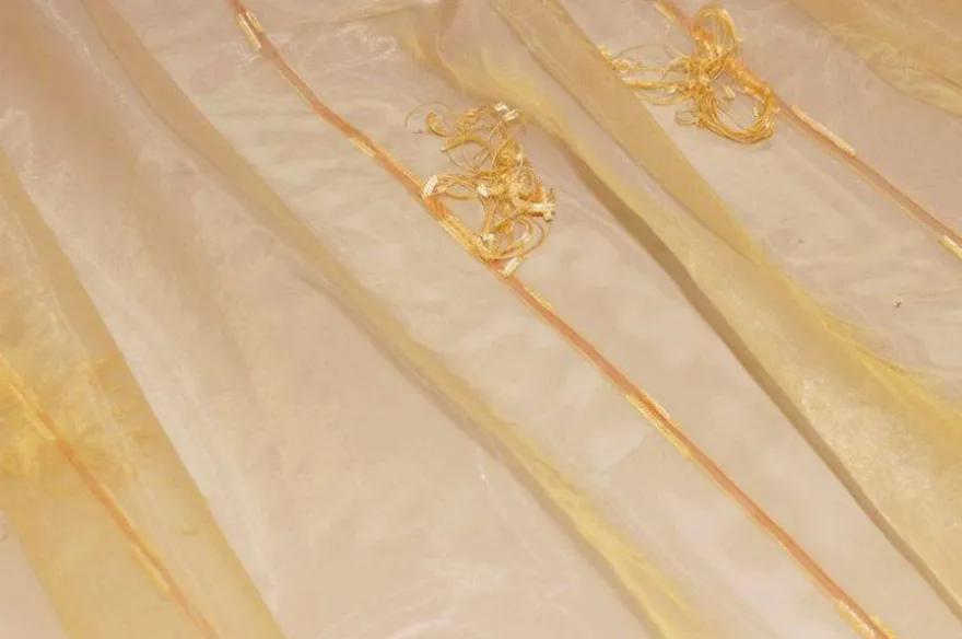 TESSUTO TENDA ORGANZA CON DETTAGLIO PENDENTE