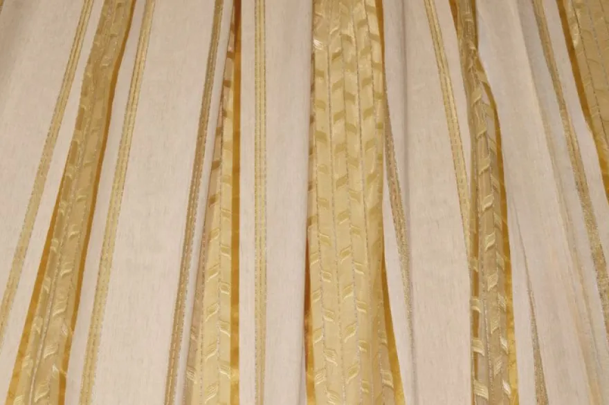 TESSUTO TENDA ORGANZA CON DETTAGLIO ORO CENTRALE