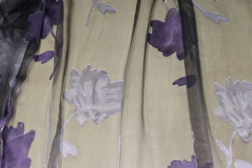 TESSUTO TENDA ORGANZA CON MAXI FIORE VIOLA