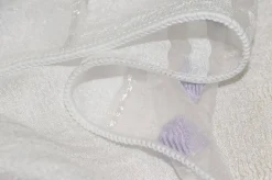 TESSUTO TENDA ORGANZA FASCIATA BIANCA CON INSERTI LILLA