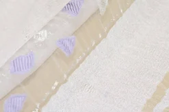 TESSUTO TENDA ORGANZA FASCIATA BIANCA CON INSERTI LILLA
