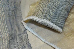 TESSUTO TENDA ORGANZA ORO CANGIANTE BLU CON FIORE