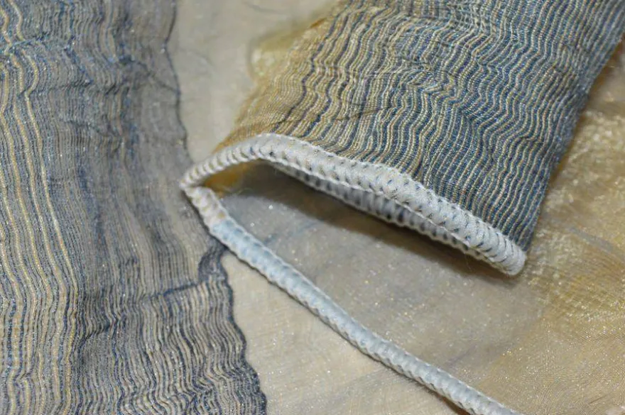 TESSUTO TENDA ORGANZA ORO CANGIANTE BLU CON FIORE