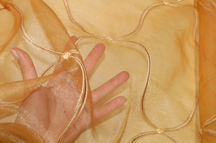 TESSUTO TENDA ORGANZA ORO CON RICAMO IN RILIEVO