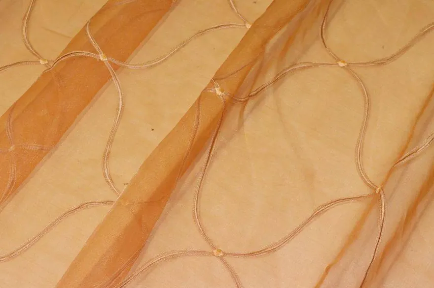 TESSUTO TENDA ORGANZA ORO CON RICAMO IN RILIEVO