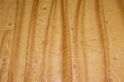 TESSUTO TENDA ORGANZA STROPICCIATA ORO CON RICAMO FILL COUPE