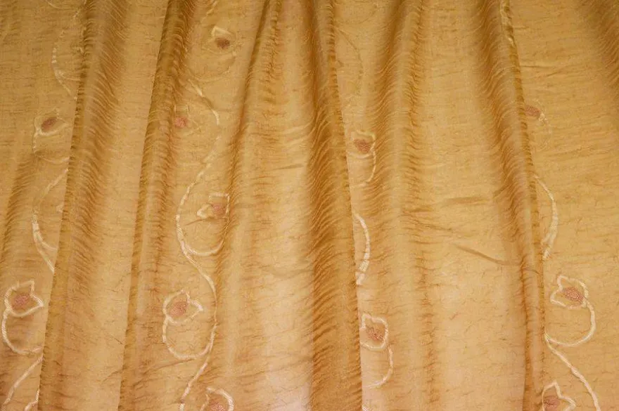 TESSUTO TENDA ORGANZA STROPICCIATA ORO CON RICAMO FILL COUPE