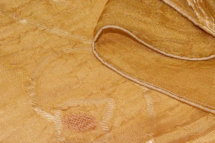 TESSUTO TENDA ORGANZA STROPICCIATA ORO CON RICAMO FILL COUPE