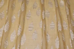 TESSUTO TENDA ORGANZA STROPICCIATA GIALLO ORO CON APPLICAZIONI
