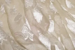 TESSUTO TENDA ORGANZA STROPICCIATA AVORIO APPLICAZIONI