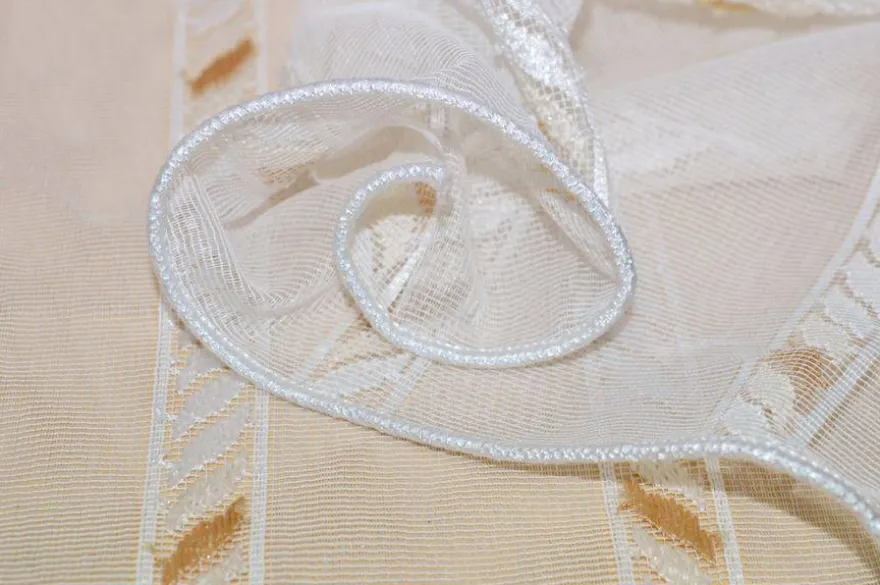 TESSUTO TENDA TULLE CON RIGA VERTICALE