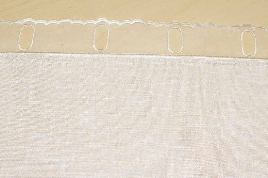 TESSUTO TENDINO CON INCASSO IN ORGANZA FIORELLINO MARRONE