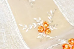 TESSUTO TENDINO CON INCASSO IN ORGANZA FIORELLINO ARANCIO