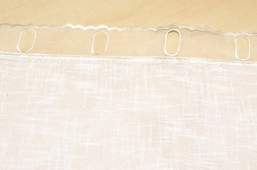 TESSUTO TENDINO CON INCASSO IN ORGANZA FIORELLINO ARANCIO