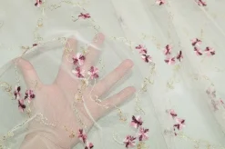 TESSUTO TENDINO TULLE CON FIORE RICAMATO