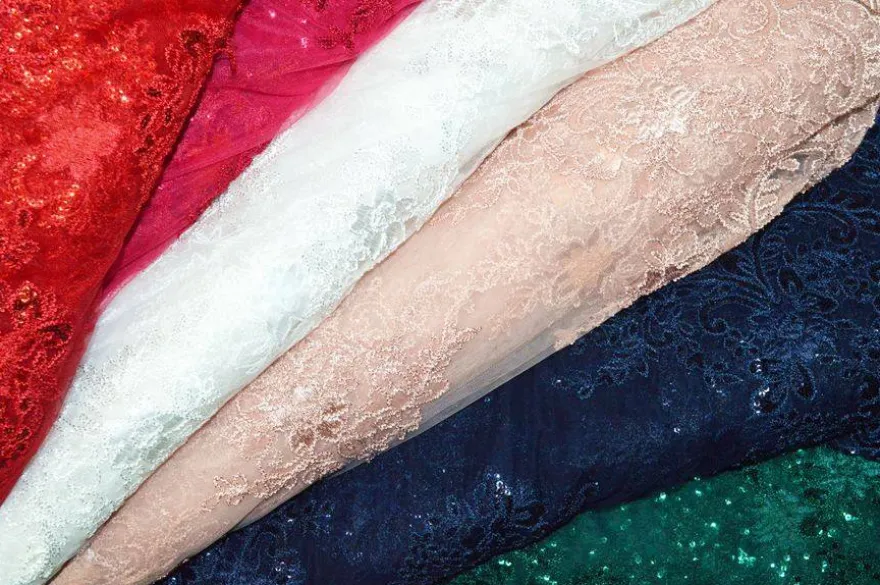 TESSUTO TULLE RICAMATO CON PAILLETTES