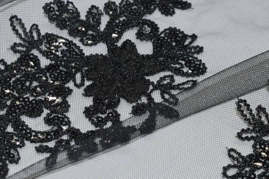 TESSUTO TULLE RICAMATO CON PAILLETTES