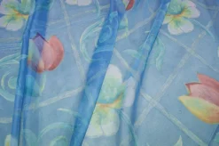 TESSUTO VELO STAMPA FIORE FONDO AZZURRO