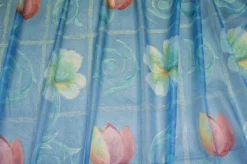 TESSUTO VELO STAMPA FIORE FONDO AZZURRO
